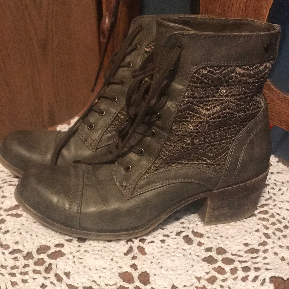 Women’s Olive Green Boot size 8